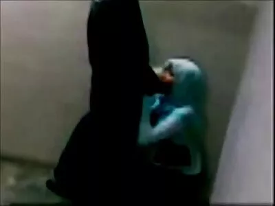 ტეილორ უეინი ამოწმებს სკოტის რთულ ნივთს