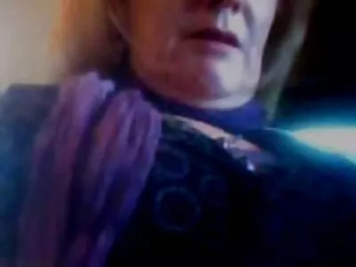 Busty Warden იღებს rammed და უხეშად ივსება