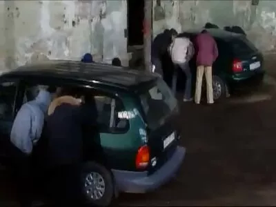 შავგვრემან ქალს კარგი გარყვნა სჭირდება