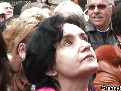 ცხელი მილფები ერთი ბიჭია
